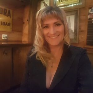 Meet your Posher, Leslie